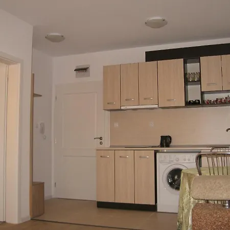 айвазовский парк 아파트 포마리